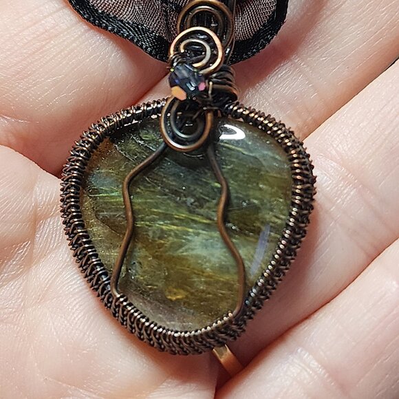 Labradorite wire-wrapped ruffled black ribbon necklace - Picture 7 of 10